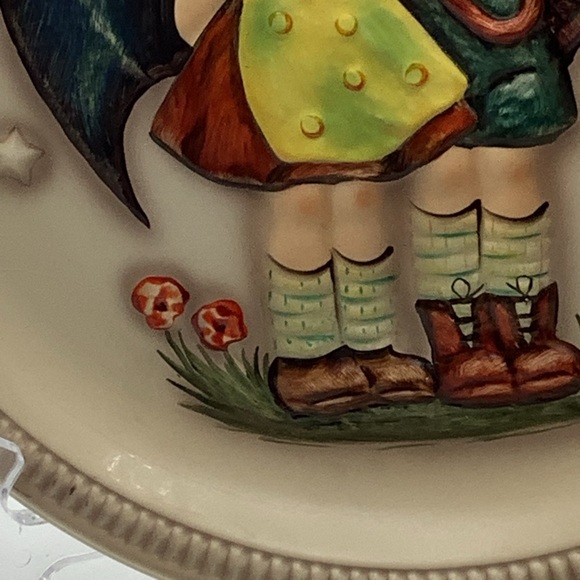 Vintage 1975 First Edition M.J. Hummel Anniversary 10”  Stormy Weather Plate - Picture 6 of 13